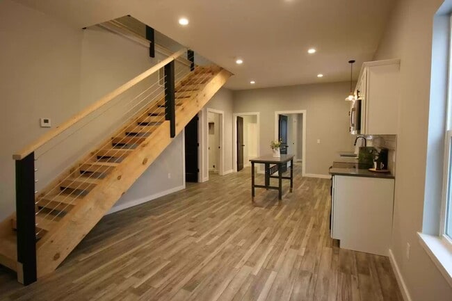 Photo - 928 W Elm St