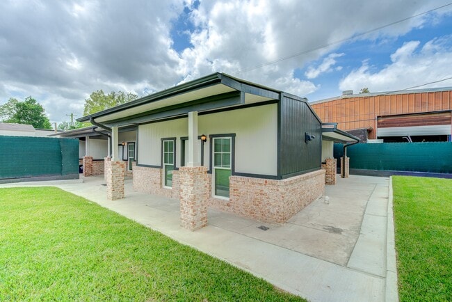 Building Photo - 2127 Maximilian St Rental