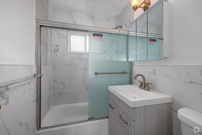 1BR, 1BA - 661SF - Bathroom