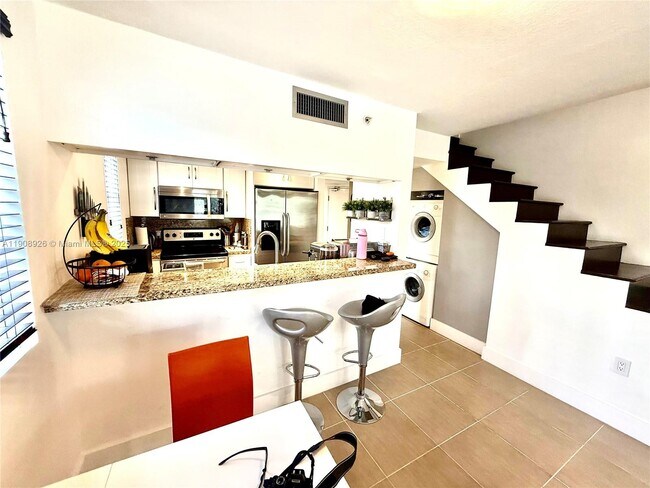 Photo - 498 SW 2nd St Unidad 201