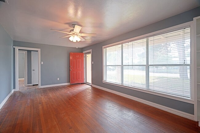 Photo - 206 Sunset Ln