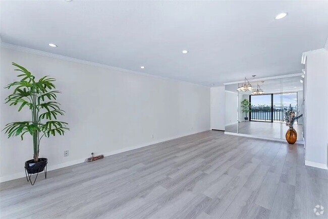 Building Photo - 1140 E Ocean Blvd Rental