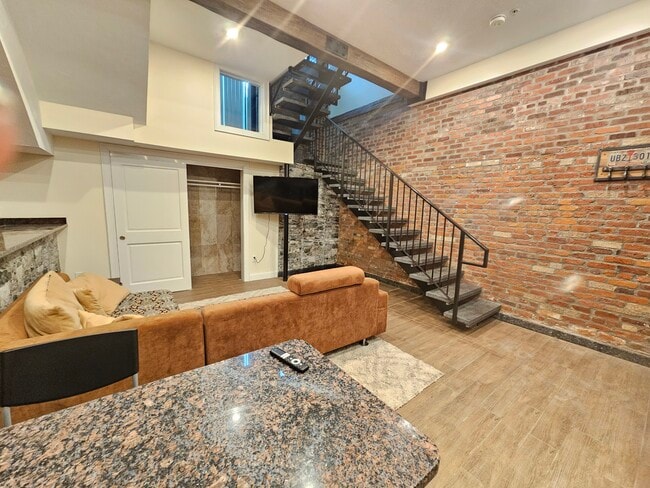 Photo - 1028 Commonwealth Ave