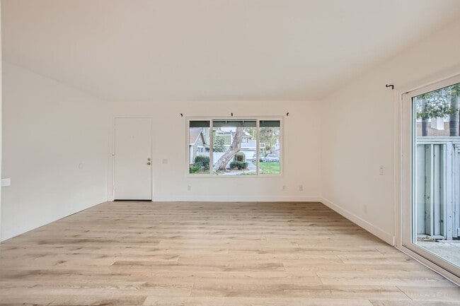 Photo - 758 Timber Cove Way