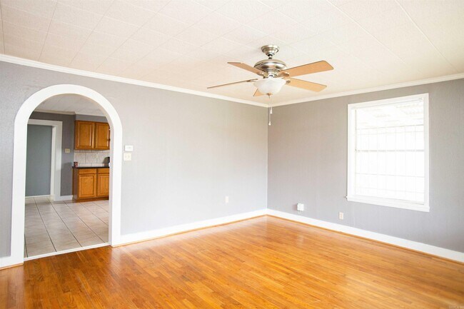 Photo - 504 W 33rd St