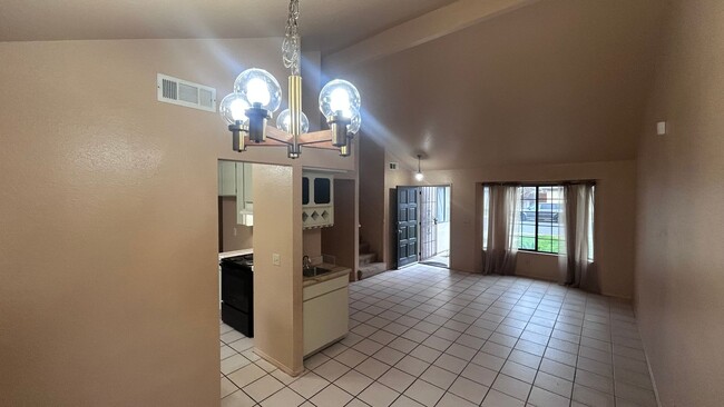 Photo - 560 Clover Dr