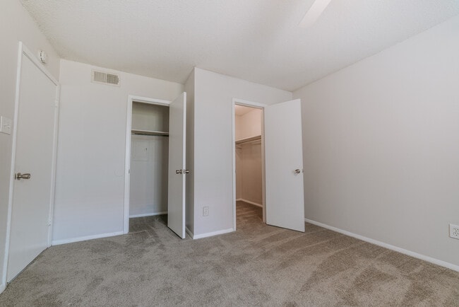 Kingswood Apartments
