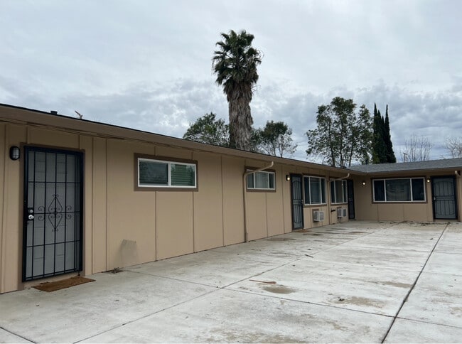 Building Photo - 3718 45th Ave Unit 3