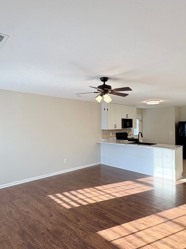 Photo - 401 Catalpa Cir