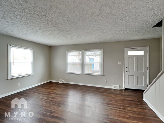 Photo - 358 Yarmouth Ln
