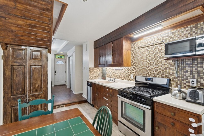 Building Photo - 760 S Sheridan St Rental