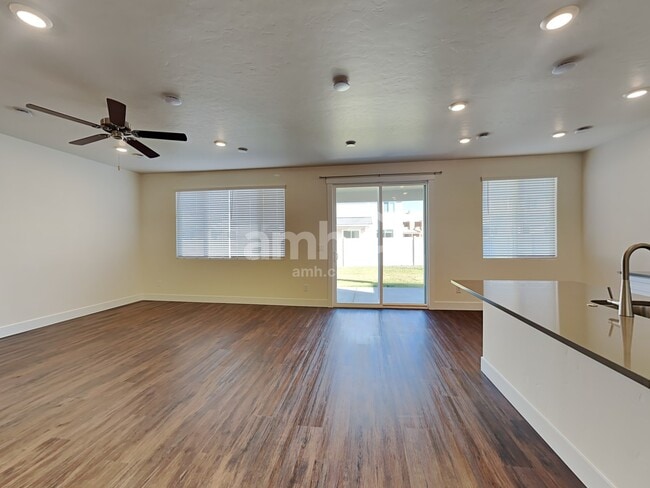 Photo - 1034 Jillian Ave