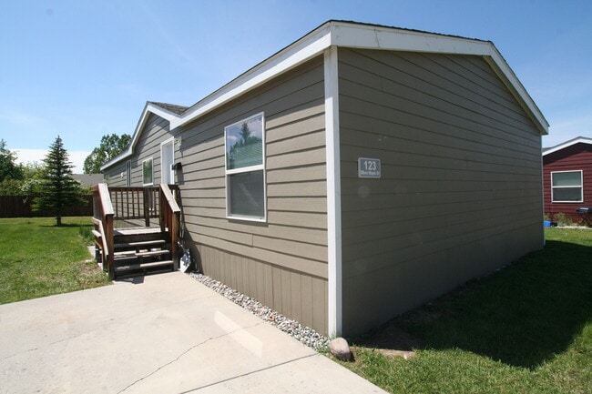 Building Photo - 3 Bedroom Modular Home in Babcock Vista!