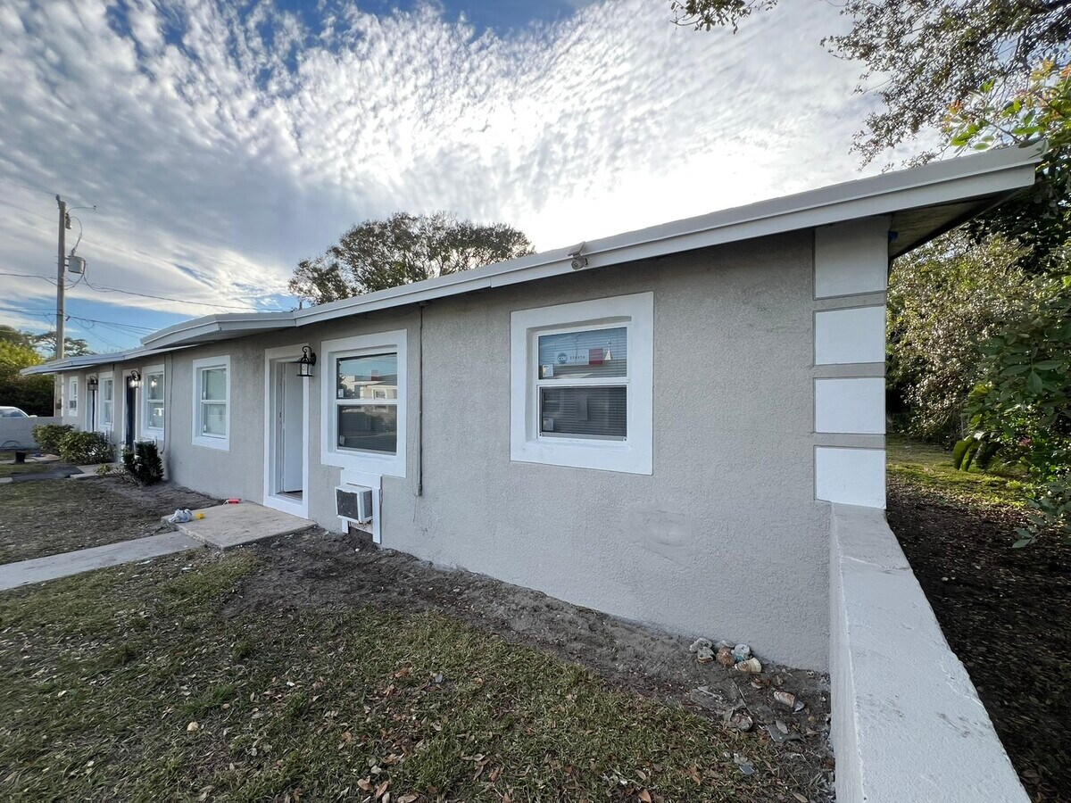 Photo - 2570 42nd St