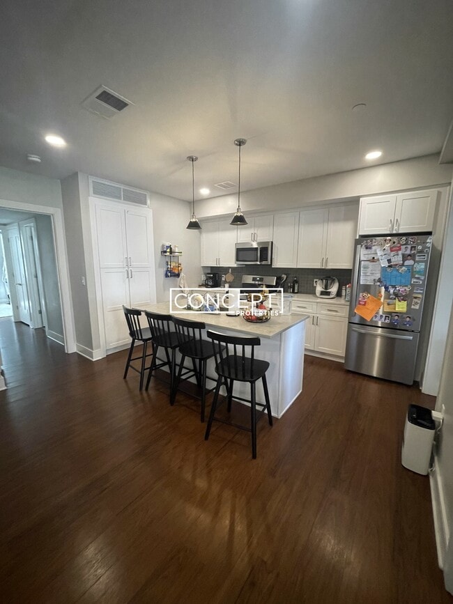 Building Photo - 386 Harvard St