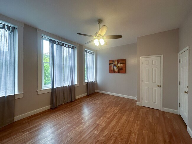 Photo - 1713 Bolton St Unit 2