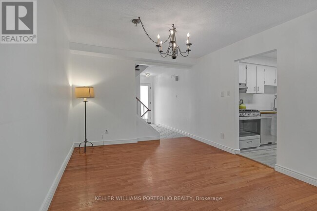 Photo - 1387 Royal York Rd