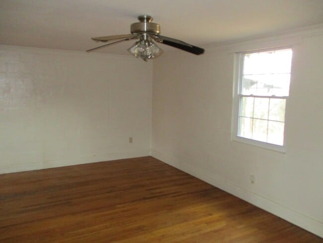 Photo - 2 Bedroom Home For Rent Over The River!