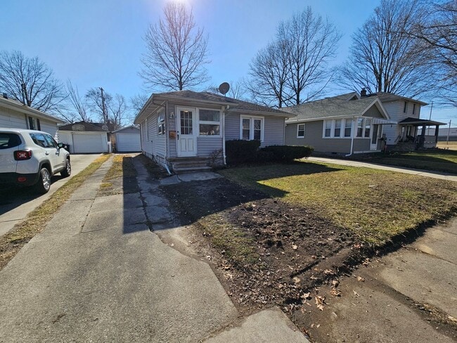 Photo - 2 bed, 1 bath. Hardwood floors.