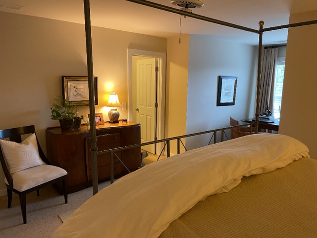 Photo - 1121 Surrey Ln