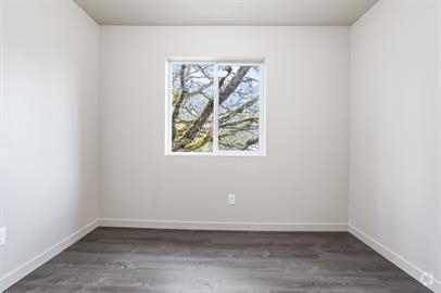 Building Photo - 535 SE Sheridan Rd Unit R Rental