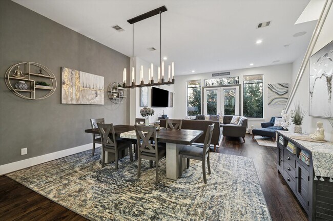 Photo - 1717 Silver St