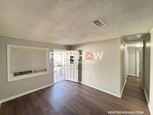 Photo - 1242 Airways Blvd