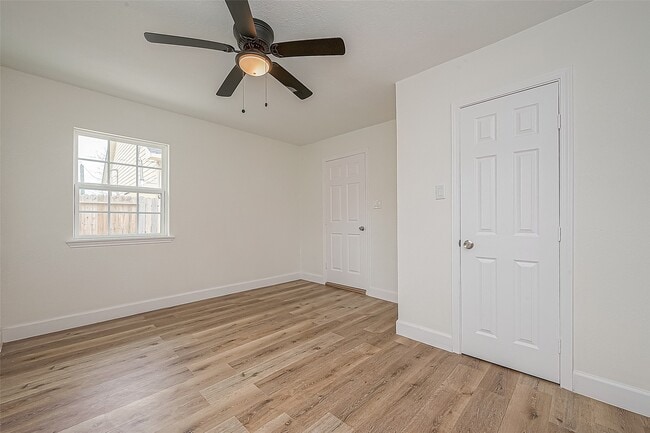 Building Photo - 4726 Pease St