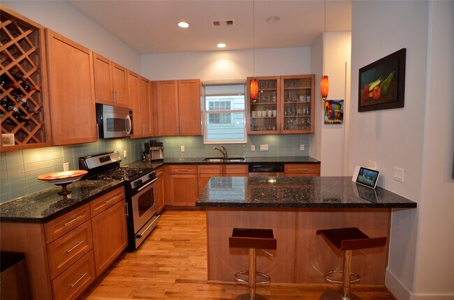 Building Photo - 5427 Kansas St