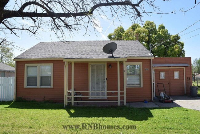 Building Photo - 440 Lampasas Ave