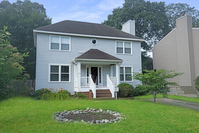 Building Photo - Colonial Place Rental