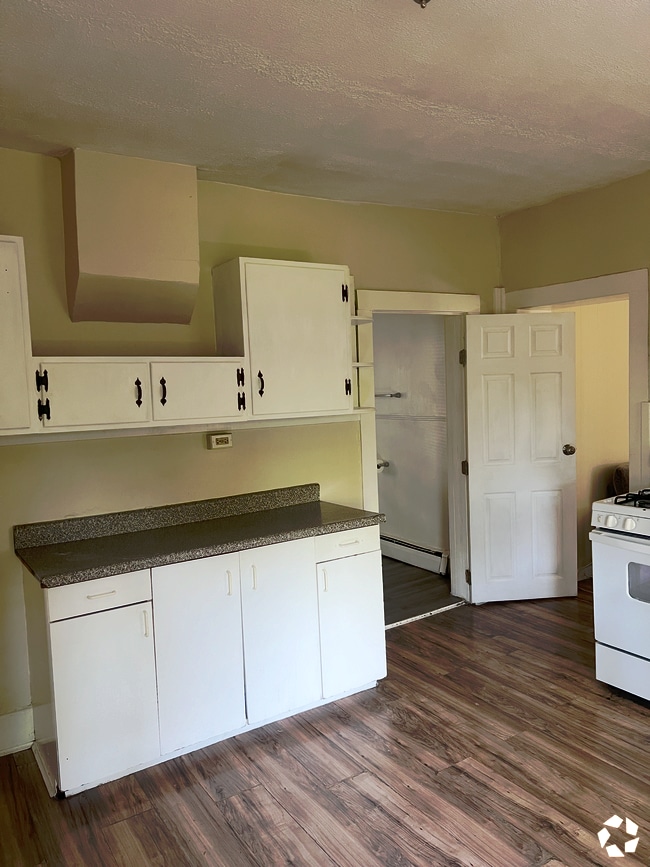 Building Photo - 574 Clinton Ave Unit #1 Rental