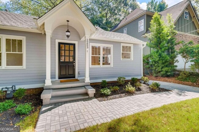 Photo - 1253 Francis St NW