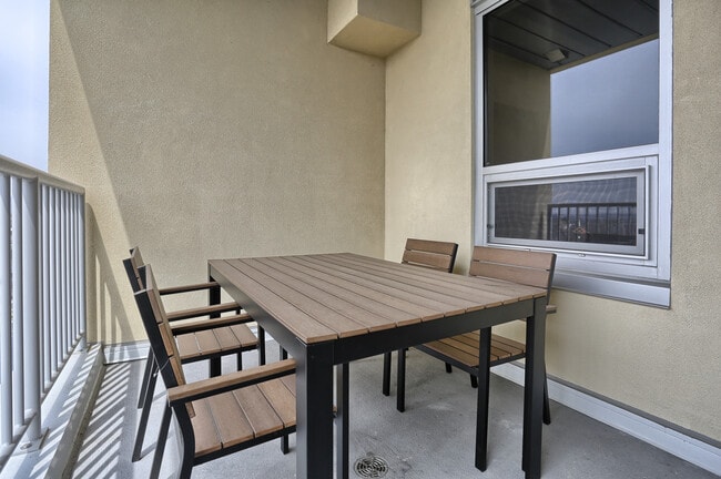 1BR, 1BA - Balcony
