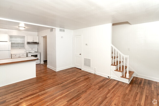 2BR,1BA - 715SF
