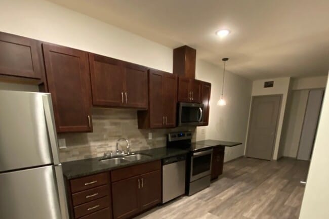 Lots of cabinet storage, tiled backsplash