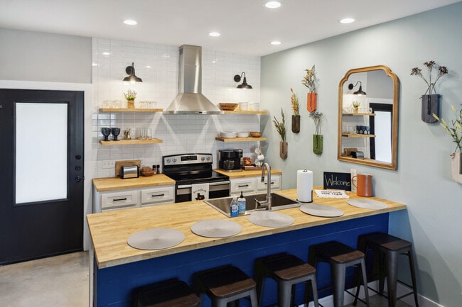 Photo - 219 W 22nd St Unidad ID1072443P