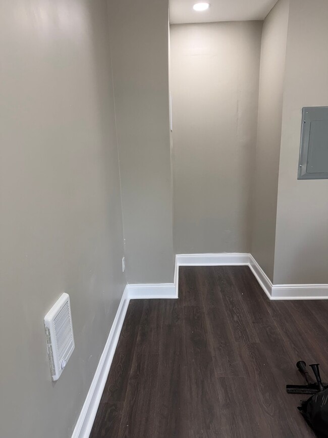 Building Photo - 527 E Chelten Ave Unit 2