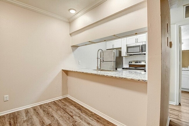 A2 - 1BD, 1BA - 692SF - Dining Room - Coronado Villas