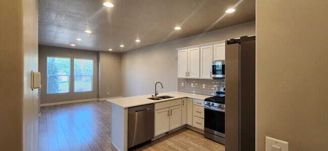 Photo - 1 MONTH FREE(OAC) 4-bed, 3.5-bath Townhome Available early June