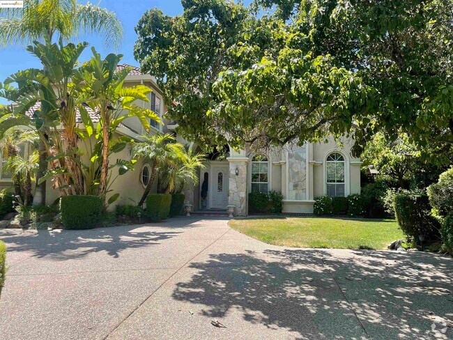 Building Photo - 1765 Duchess Terrace Rental