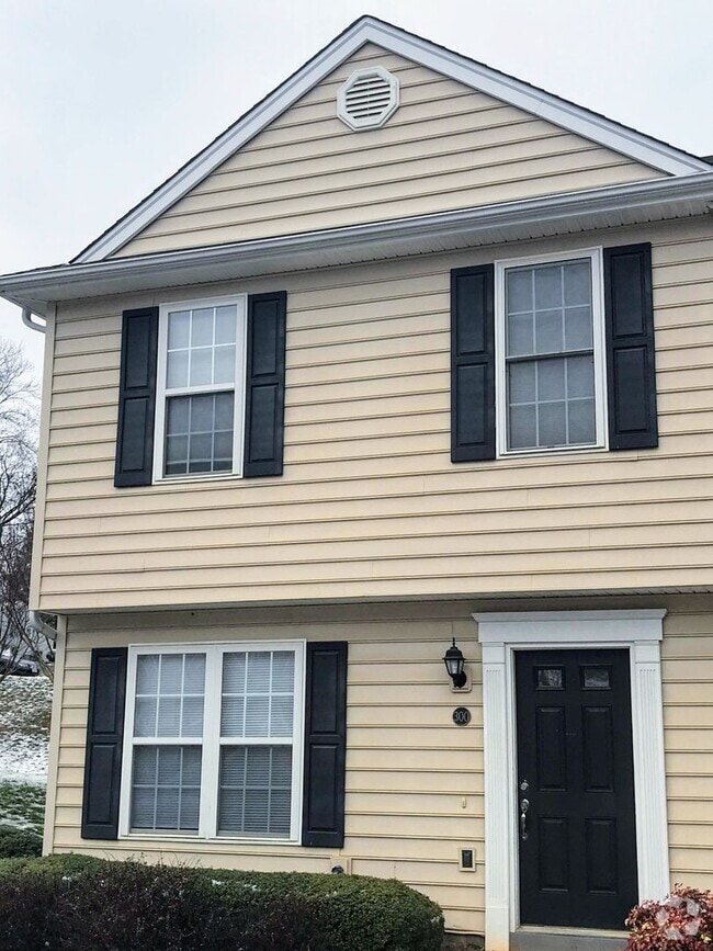 Building Photo - 3 Bedroom Townhome in Lynchburg