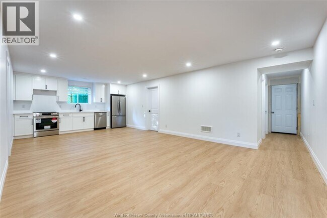 Photo - 360 Bouffard Rd