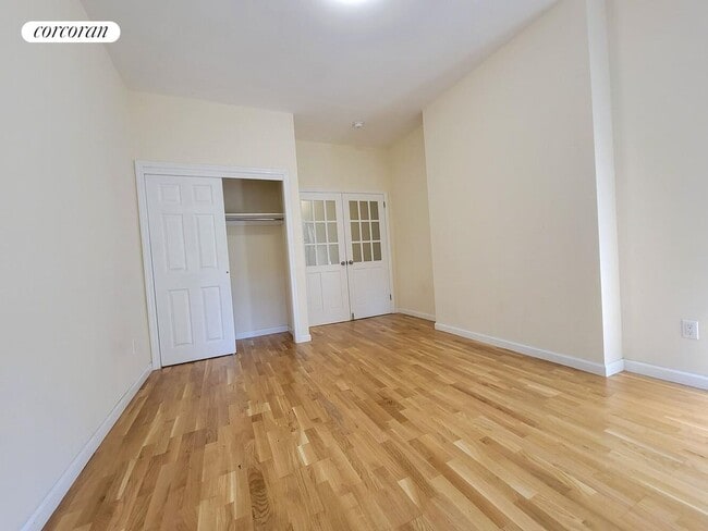 Photo - 239 E 51st St