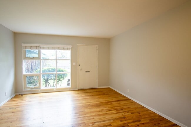 Photo - Mid-Century 2bdr with Patio Near OHSU Read... Unit 21