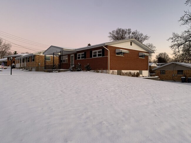 Photo - 5073 Grosse Pointe Ln