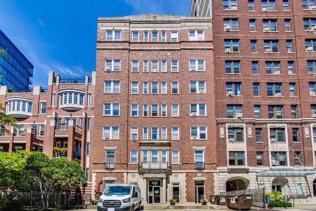Building Photo - 432 W Belmont Ave Rental