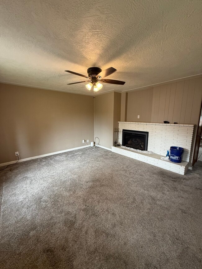 Living room - 3025 Tess Ave NE