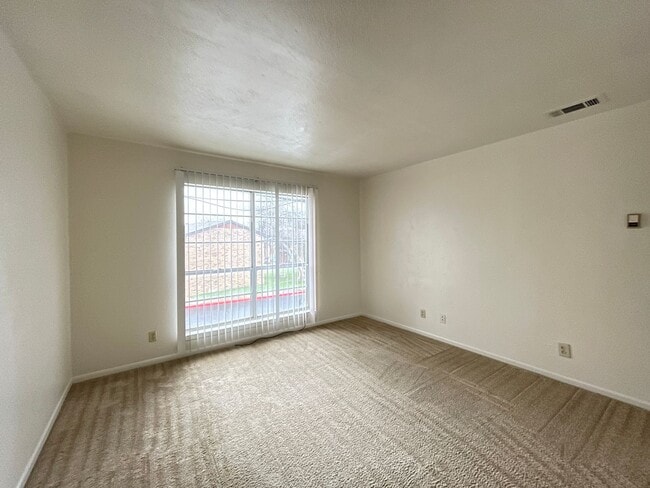 Photo - 4304 Lake Rd Unidad D