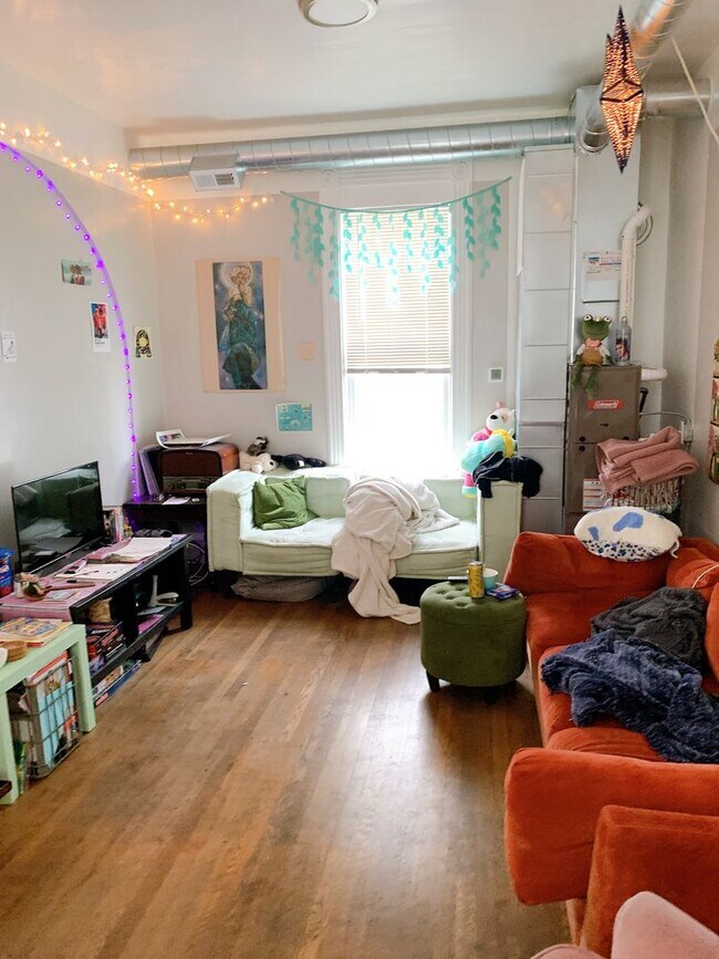 Photo - PRELEASE FOR JULY: 5 bdrm/2 bath near WWU and Downtown!